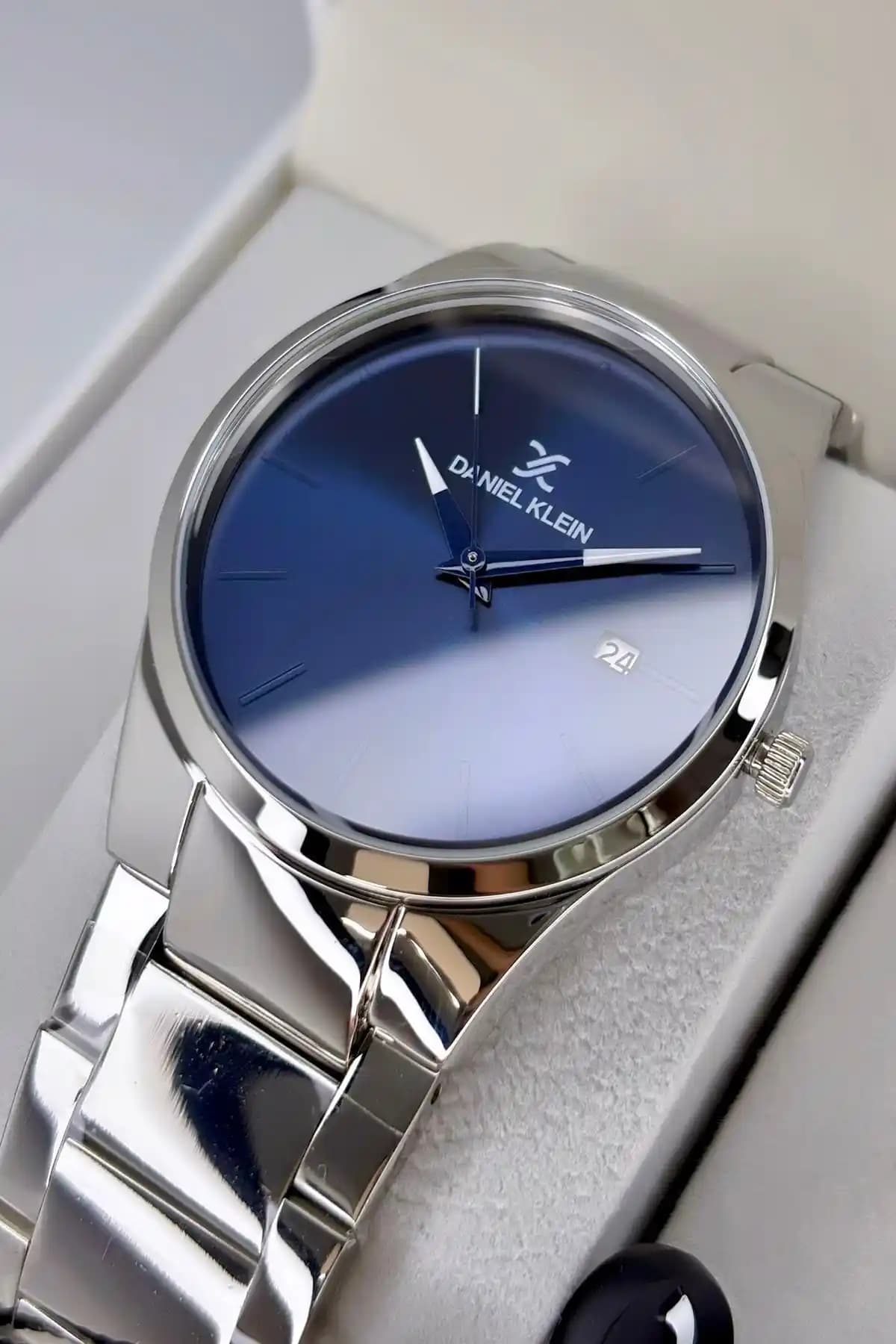 Daniel Klein ve Fossil Erkek Kol Saatleri Karşılaştırması: Tasarım, Özellikler ve Fiyat Analizi