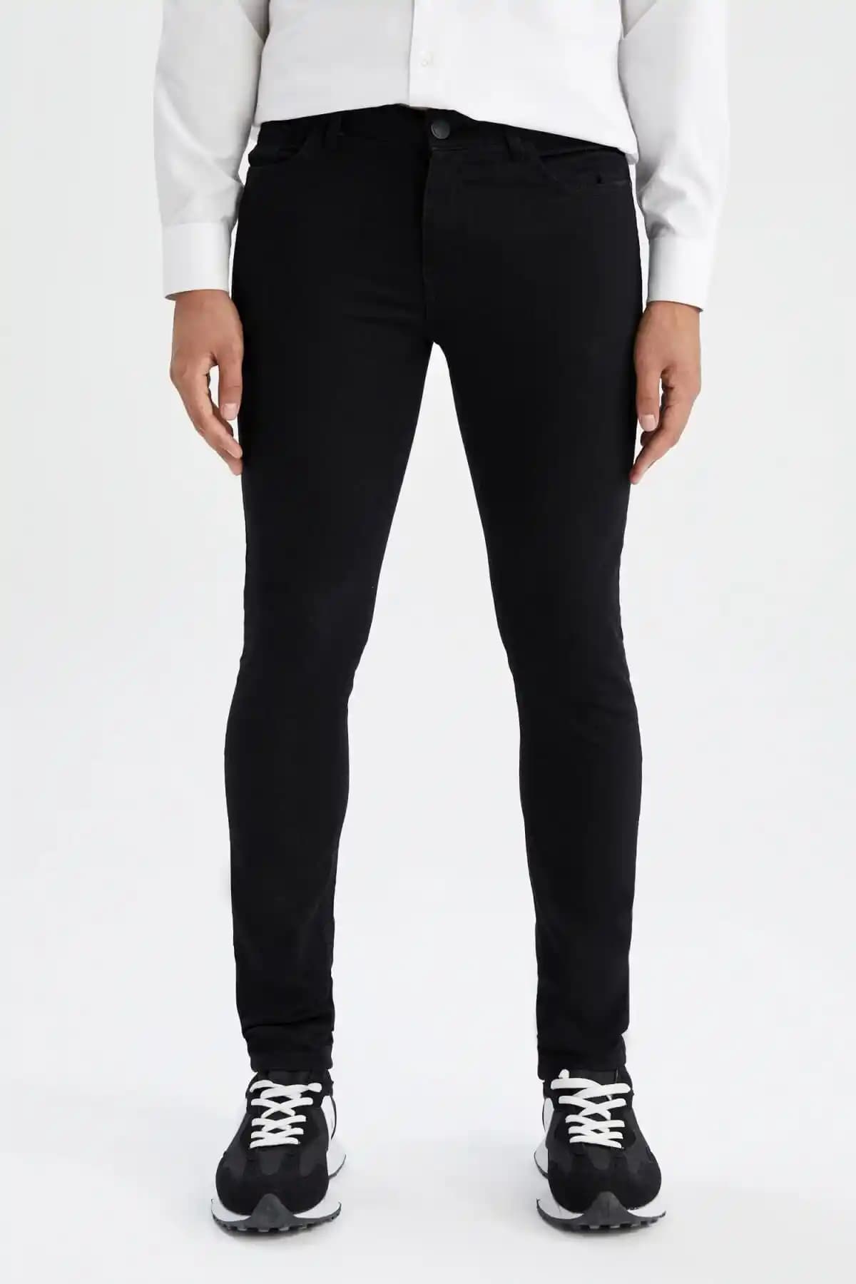 Defacto Super Skinny ve OneZero Skinny Fit Pantolon Karşılaştırması