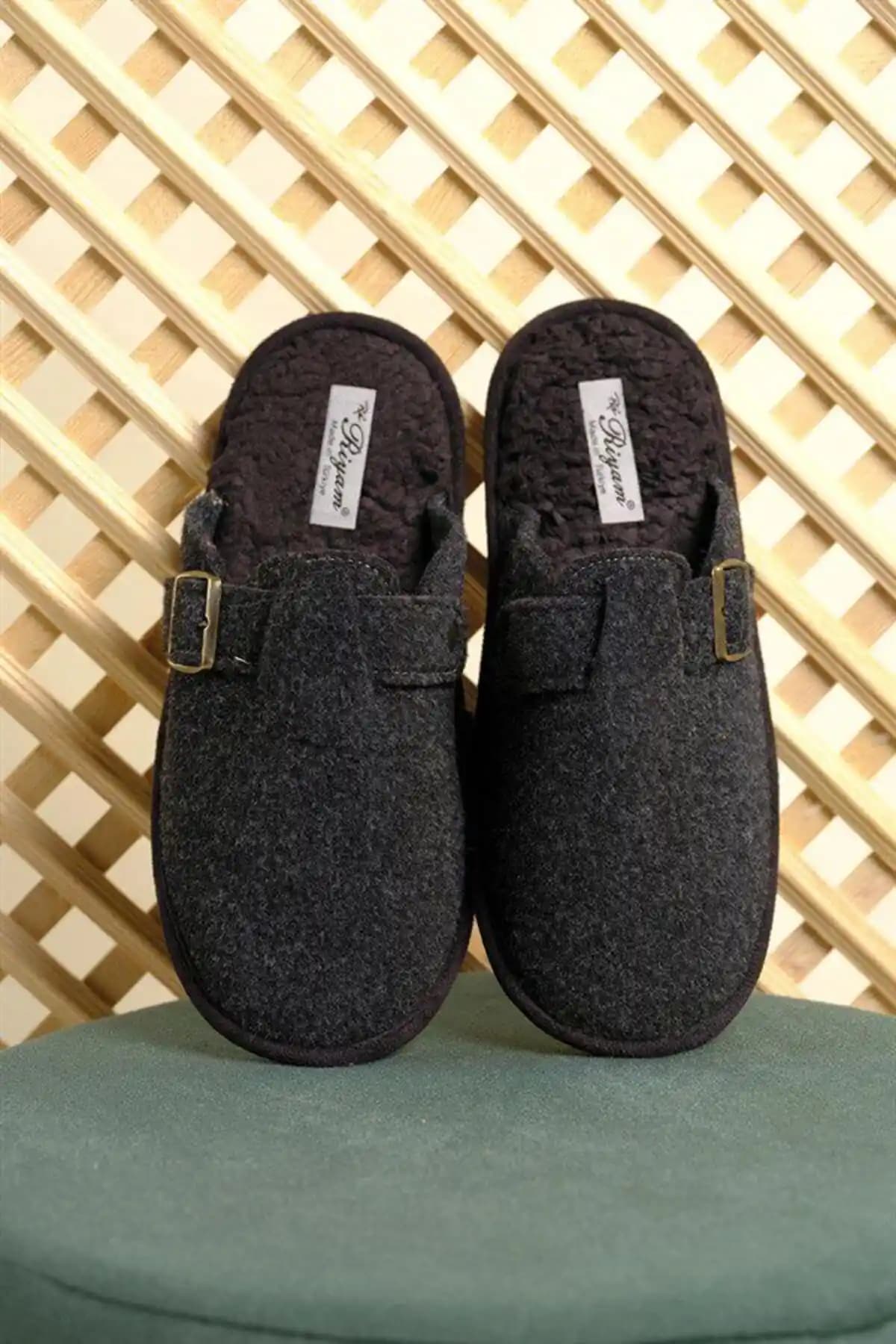 Erkek Günlük ve Damat Terlikleri Karşılaştırması: Keçe ve Peluş Modelleri