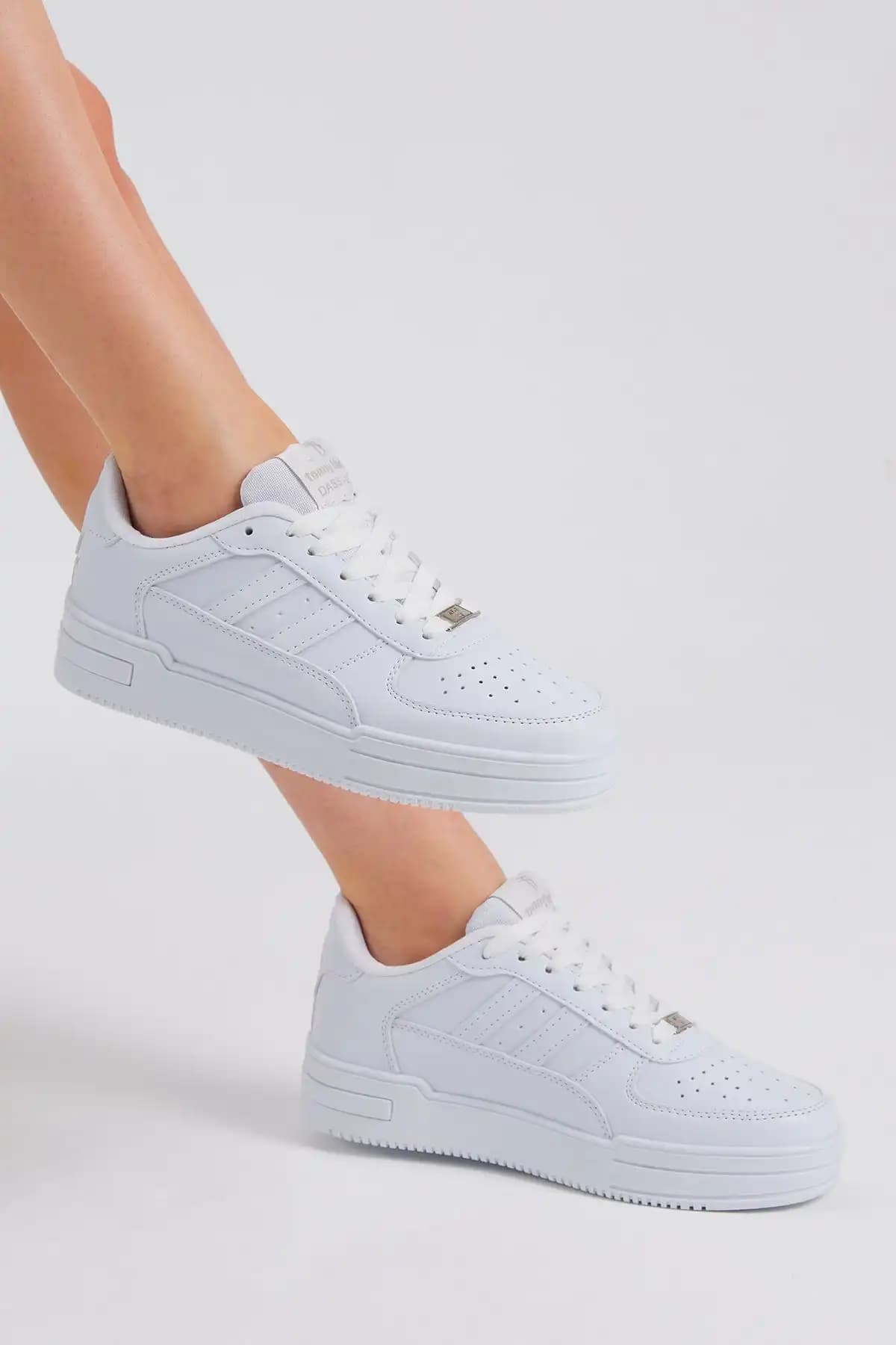 Tonny Black Unisex Beyaz Spor ve Yanı Çizgili Sneaker Modellerinin Karşılaştırması 1