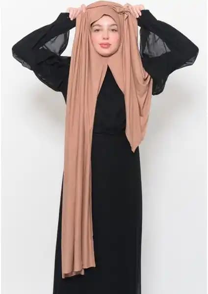 Altobeh Organik Penye Şal ve Büzgülü Eşarp Karşılaştırması: Tasarım ve Konfor Analizi