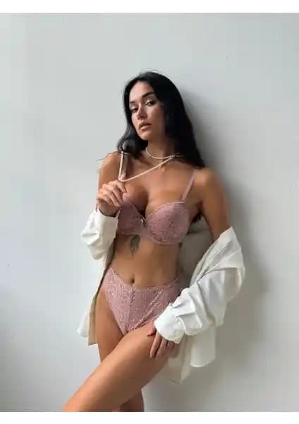 Cansoy Dantelli Destekli Pudra Sütyen Takımı ve NBB 4742 Destekli Sütyen Karşılaştırması