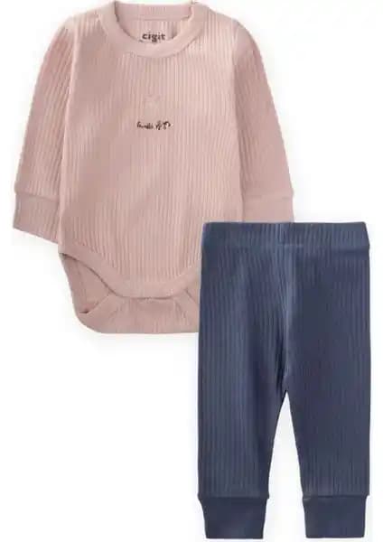 Cigit Nakışlı Mevsimlik Zıbın Takımı ve DeFacto Kız Bebek 2'li Takım Karşılaştırması