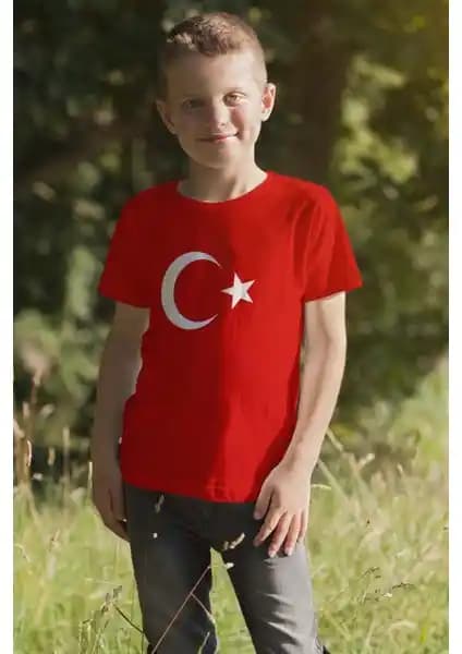 Çocuklar İçin Türk Bayraklı ve Ay Yıldızlı Tişörtlerin Karşılaştırması
