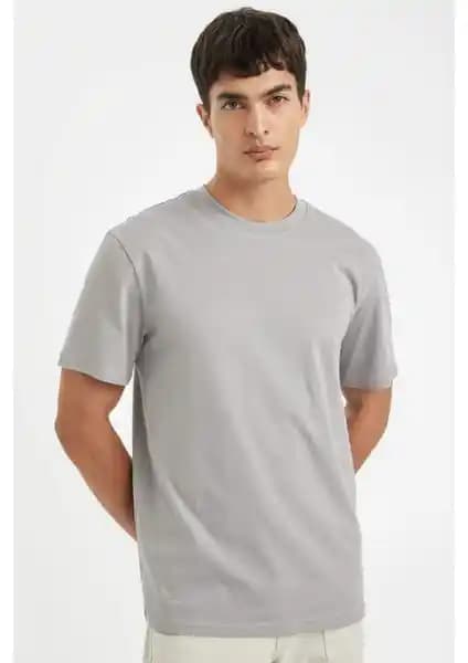 DeFacto %100 Pamuk Tişörtler Karşılaştırması: Regular Fit ve Oversize Modelleri