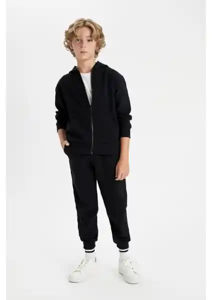 DeFacto Erkek Çocuk Eşofman Altları Karşılaştırması: Konfor ve Şıklık Analizi