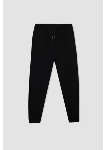 DeFacto ve Kinderos Erkek Çocuk Pantolonları Karşılaştırması ve Özellikleri