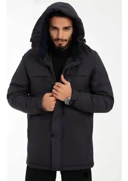 Erkekler İçin Kışlık Mont Karşılaştırması: First Stops ve Freemen Spor Modelleri