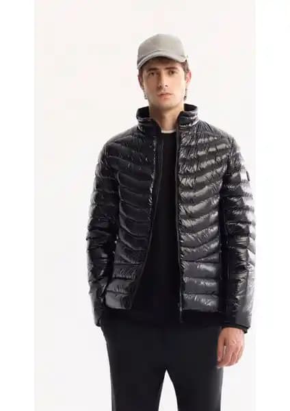 Erkekler İçin Mont Seçimi: AVVA Kaz Tüyü ve Jack & Jones Modelleri Karşılaştırması