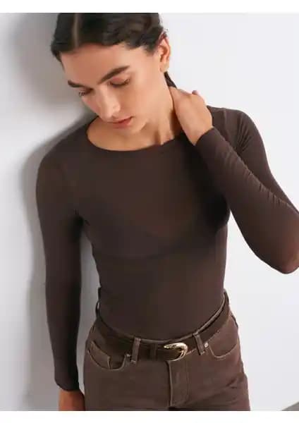 İki Farklı Uzun Kollu Bluz Modelinin Karşılaştırması ve Stil Önerileri