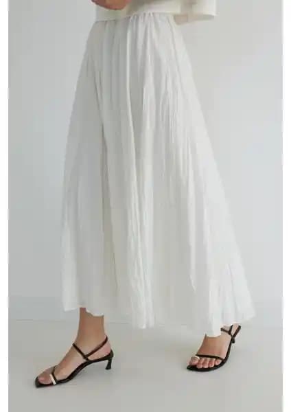 Kadın Etek Modelleri Karşılaştırması: Pamuk ve Saten Eteklerin Özellikleri ve Kullanıcı Yorumları