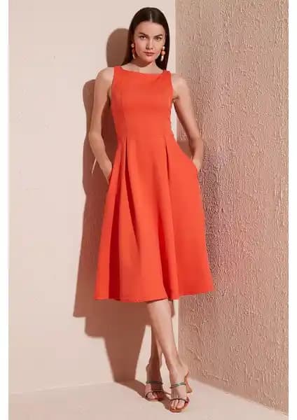 Kadın Günlük ve Şık Elbise Modelleri Karşılaştırması: Lela ve Rengamoda Elbiseleri