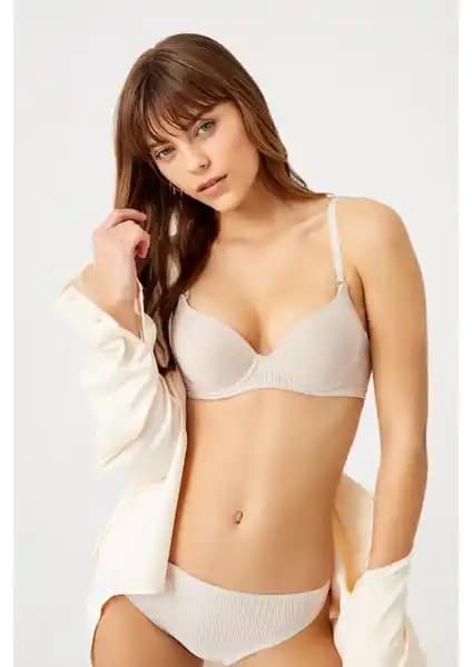 Kadın İç Giyim Ürünleri Karşılaştırması: Destekli ve Desteksiz Sütyen Takımları Analizi