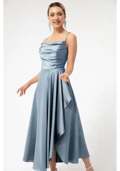 Lafaba Kadın Abiye Elbiseleri Karşılaştırması: Mavi Volanlı ve Indigo Kayık Yaka Modelleri