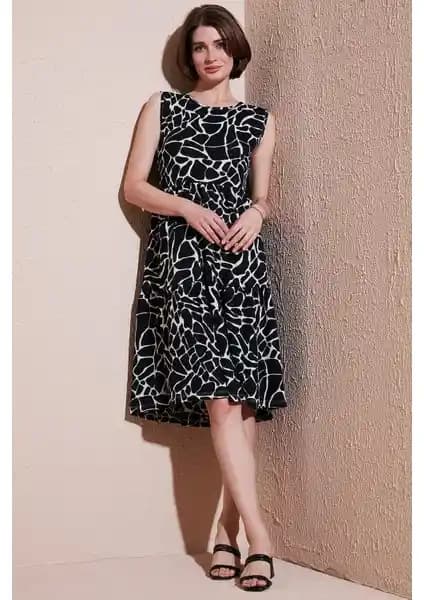 Lela Desenli Kolsuz Midi Elbise ve V Yaka Modeli Karşılaştırması