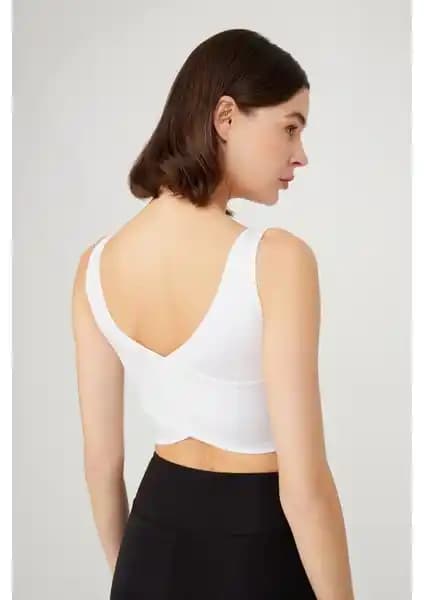 Los Ojos Crop Top Koleksiyonu: Spor ve Günlük Kullanım İçin Şık ve Konforlu Seçenekler