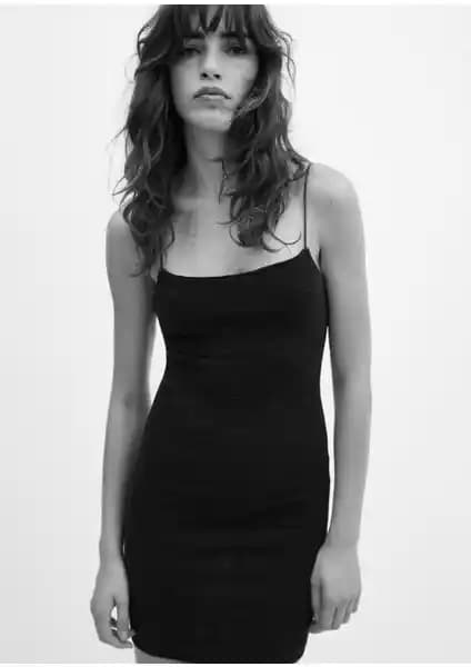 Mango Elbise Karşılaştırması: Lurex Askılı ve Sırtı Açık Örme Modelleri Analizi