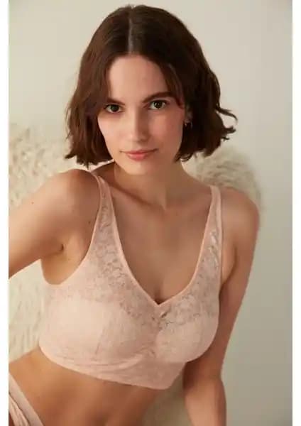 Penti Bralet Karşılaştırması: Açık Pembe Aria ve Siyah İzbırakmaz Modelleri