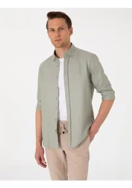 Pierre Cardin Haki Oxford ve U.S. Polo Assn. Erkek Gömlekleri Karşılaştırması