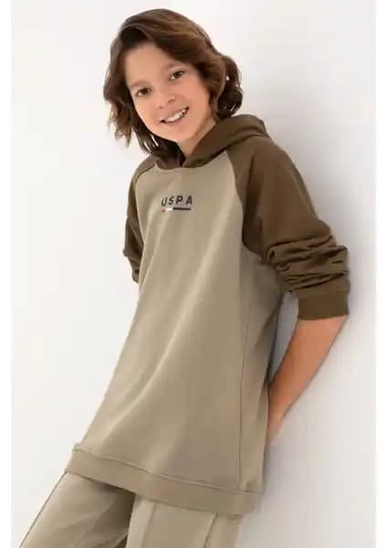 US Polo Assn. Erkek Çocuk Sweatshirtleri Karşılaştırması Açık Haki ve Bisiklet Yaka Modelleri