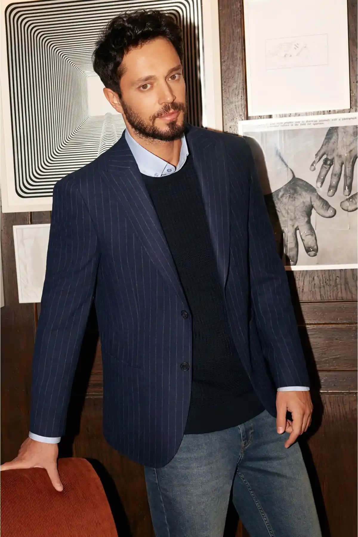 Avva Erkek Mavi Düğmeli Yaka Gömlek: Şık ve Rahat Günlük Kullanım İçin Ideal