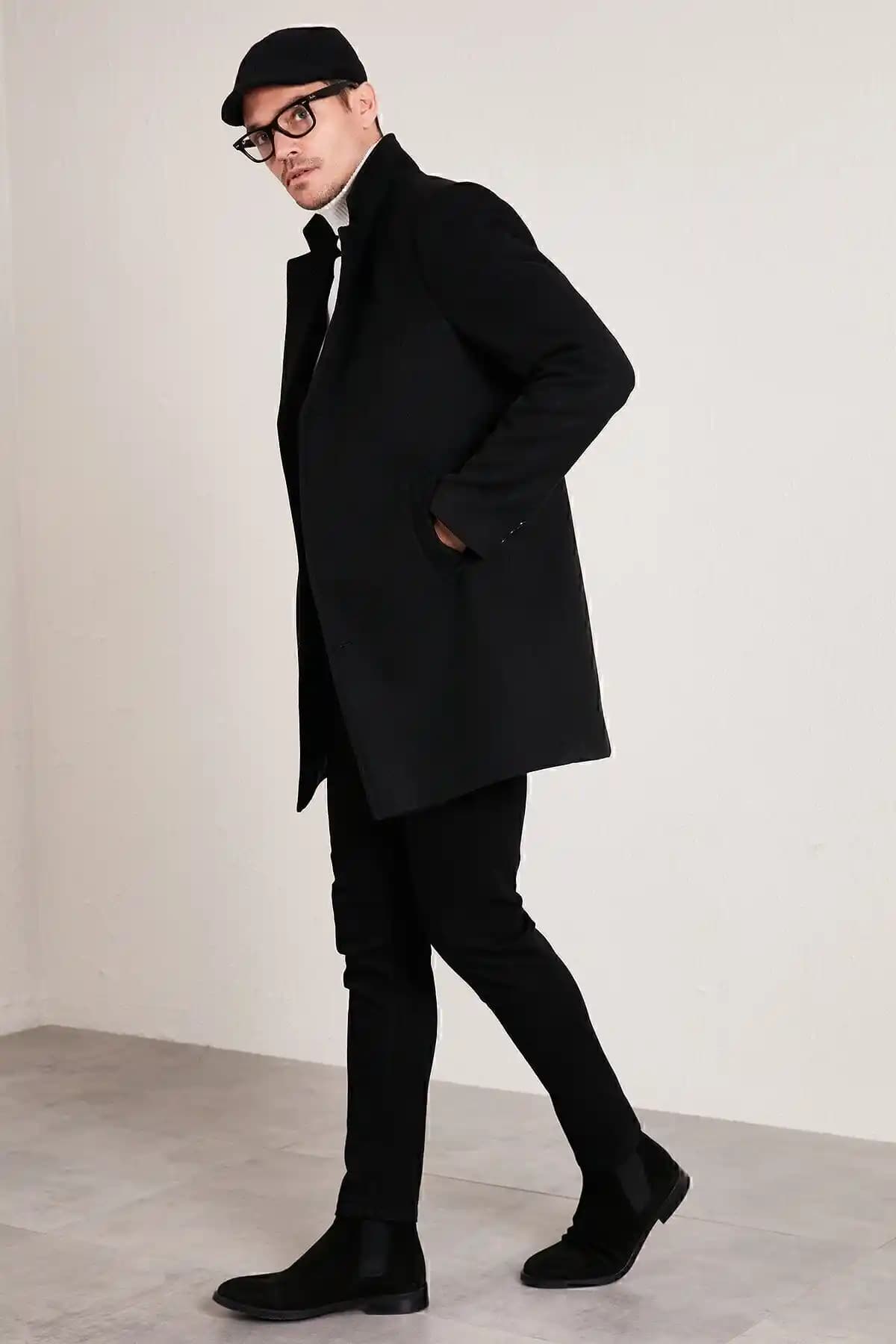 Buratti Slim Fit Tek Yırtmaçlı Kaşe Kaban Şıklık ve Fonksiyonelliği Bir Arada Sunar