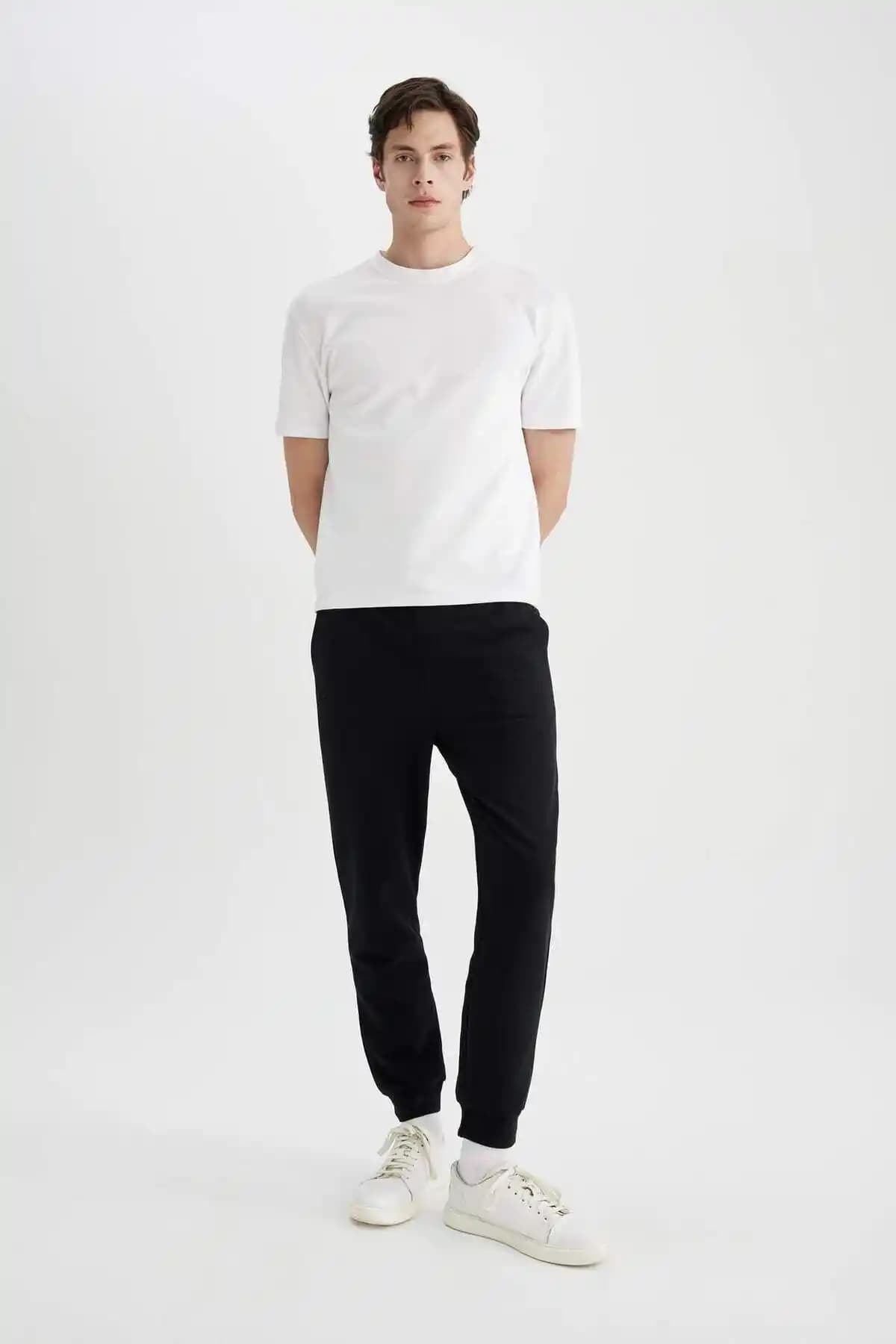 DeFacto Slim Fit Basic Jogger Eşofman Altı: Modern ve Rahat Spor Giyim Seçeneği