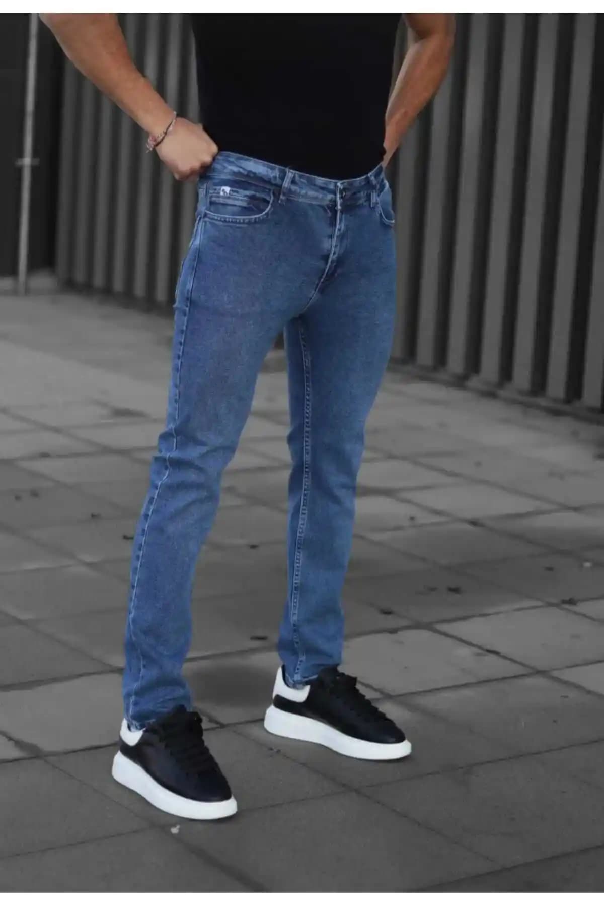 Erkek Koyu Lacivert Kot Jeans: Şık ve Konforlu Günlük Giyim Parçası