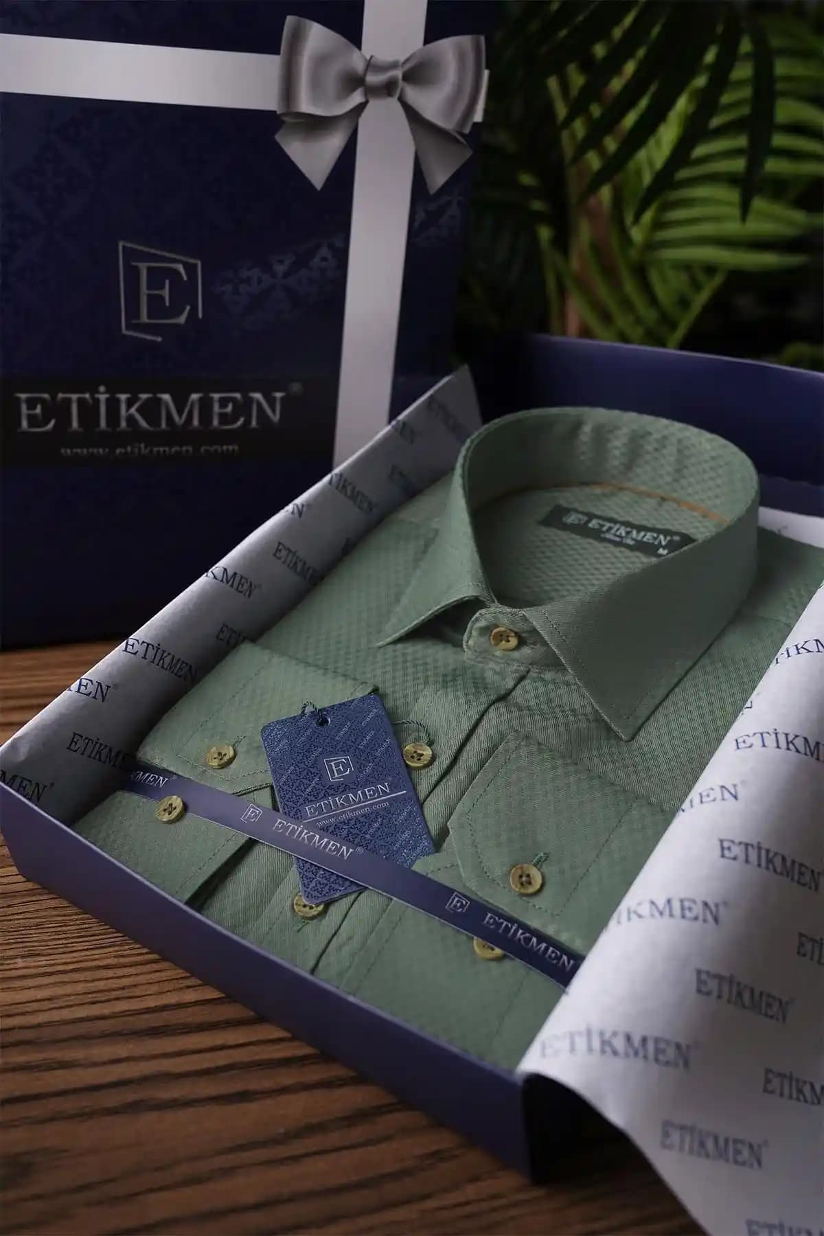 Etikmen Kaktüs Yeşili Kahve Düğmeli Erkek Gömlek Modern ve Şık Tasarımıyla Öne Çıkıyor