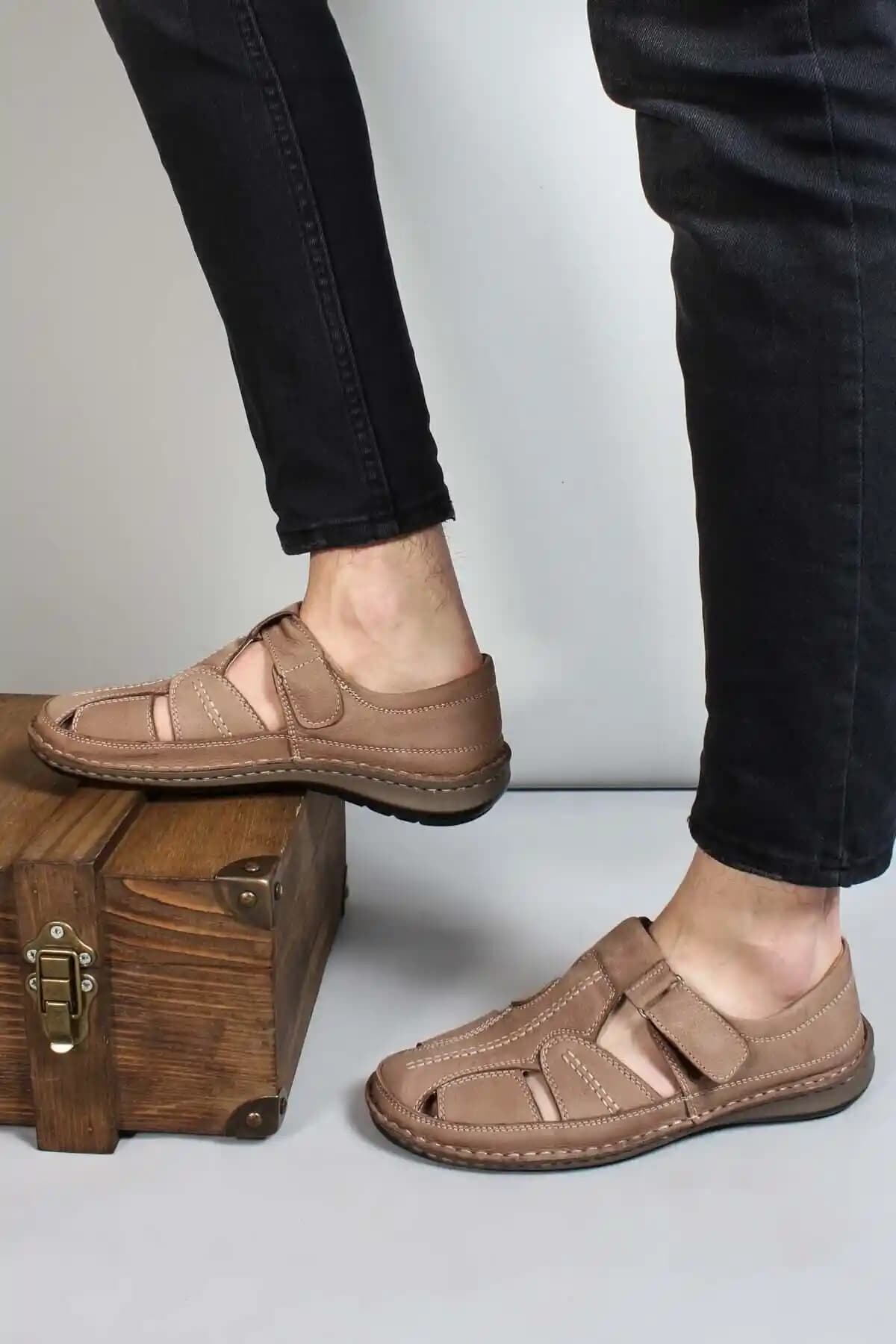 Fast Step Erkek Hakiki Deri Bantlı Günlük Yazlık Rahat Sandalet Özellikleri ve Kullanım Alanları