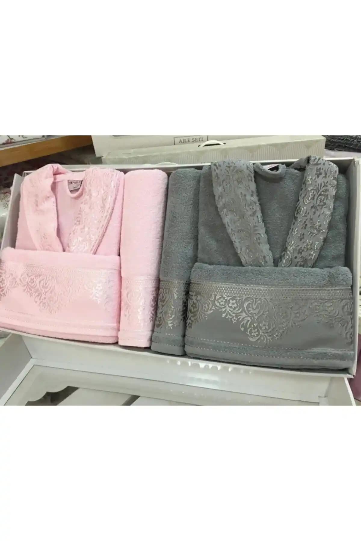 Fiesta 537 Yıldız Desen Pembe-Gri Bornoz Seti: Şıklık ve Konforun Buluşması