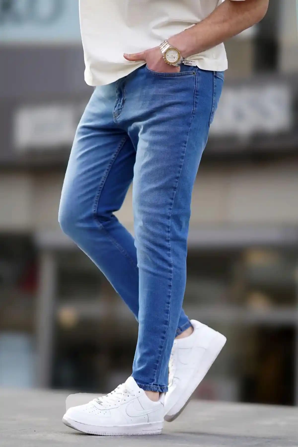 Madmext Mavi Taşlanmış Slim Fit Erkek Jean: Şık ve Konforlu Günlük Pantolon