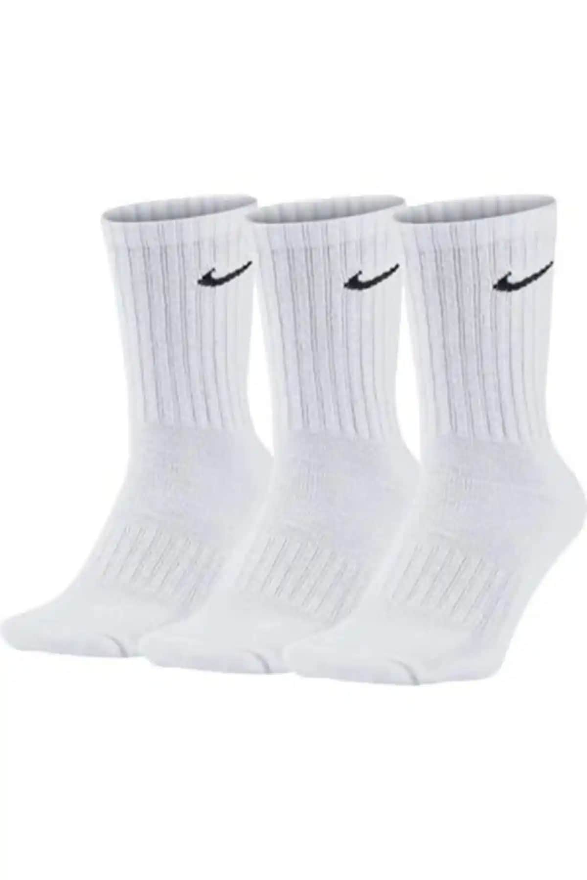 Nike 3'lü Beyaz Sporcu Çorap Seti Şıklık ve Konfor Sunar Günlük ve Spor Kullanım İçin