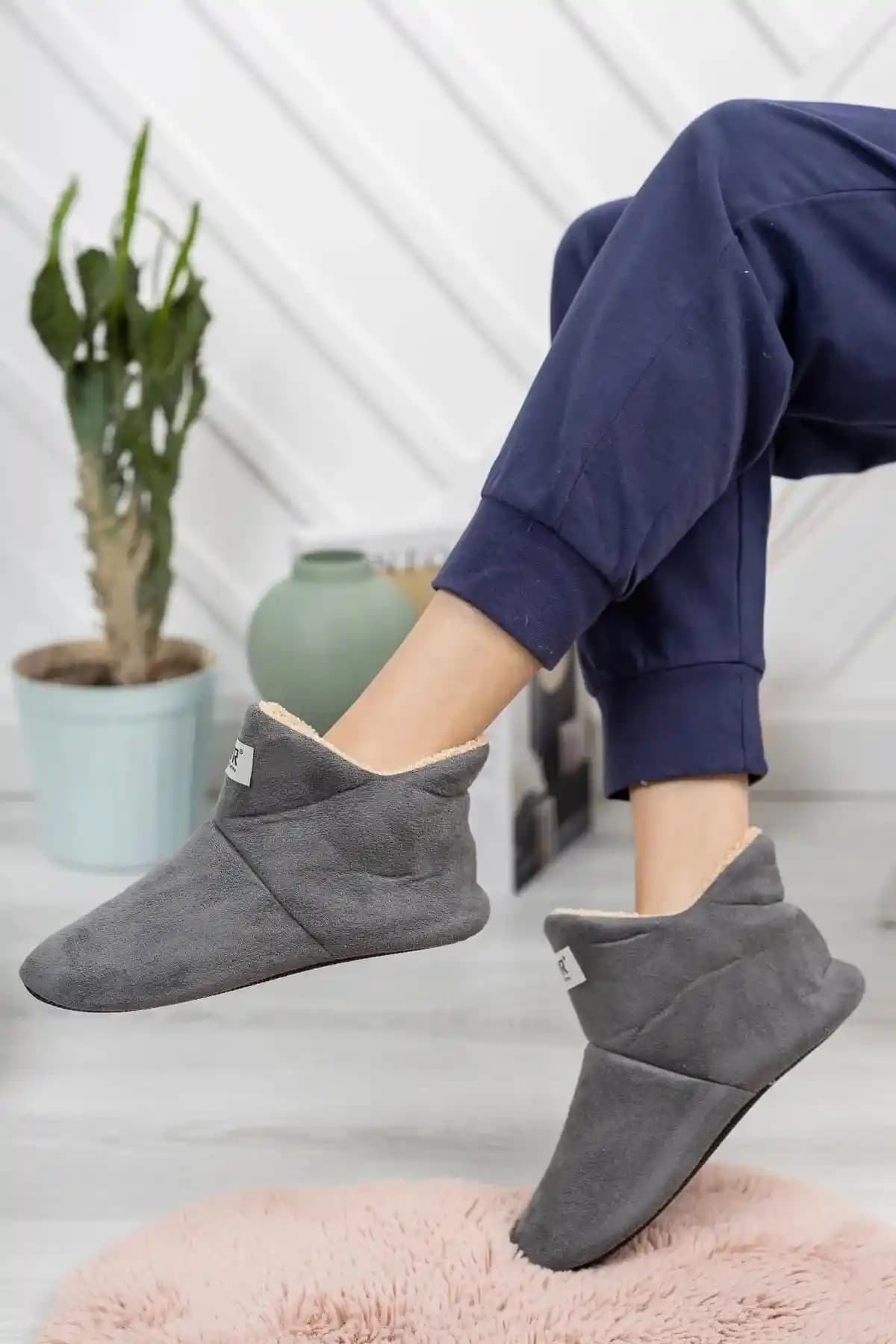 PWR Panduf Ev Botu: Şıklık ve Konforu Bir Arada Sunan Unisex Ev Ayakkabısı