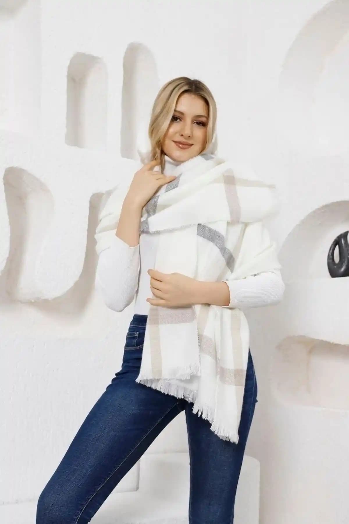 Sherly Yüksek Dokulu Çizgili Atkı ve Şal: Şıklık ve Sıcacık Konfor Bir Arada