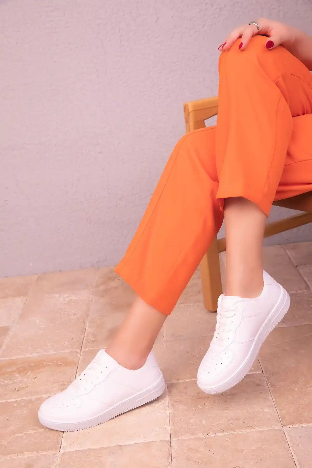 SOHO Beyaz Unisex Sneaker 14361: Günlük Şıklık ve Konfor Sunan Modern Tasarım