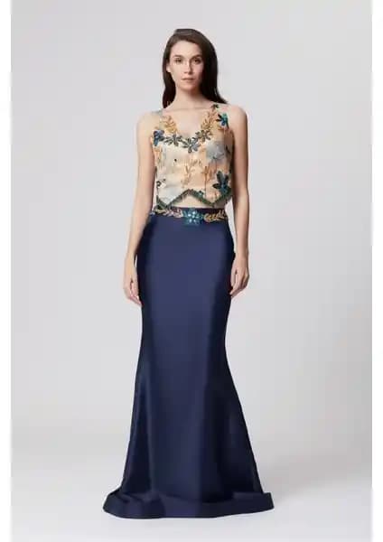 Abiye Sarayı Lacivert Nakış İşlemeli V Yaka İkili Takım Kadınlar İçin Zarif ve Şık Tasarım