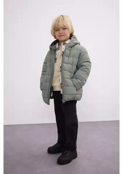 DeFacto Erkek Bebek Düz Paça Cepli Jean Pantolon Modern ve Konforlu Tasarım