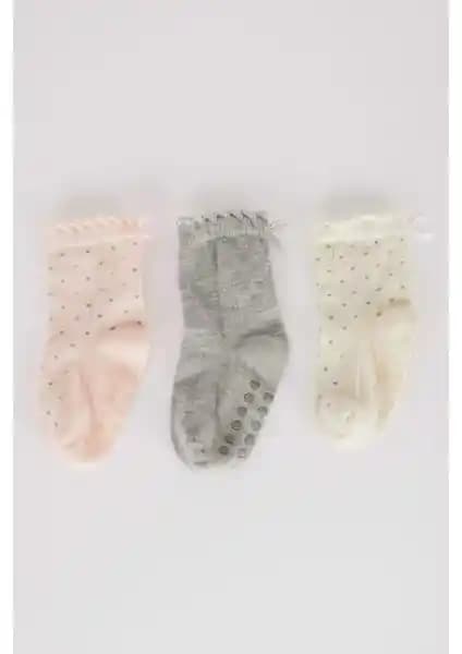 DeFacto ve Novibaby Bebek Çoraplarının Karşılaştırması: Malzeme, Konfor ve Güvenlik Özellikleri