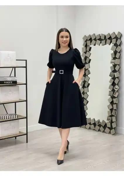 Giyimmasalı Siyah Krep Kumaş Kemer Detaylı Kadın Elbisesi Modern ve Şık Tasarım