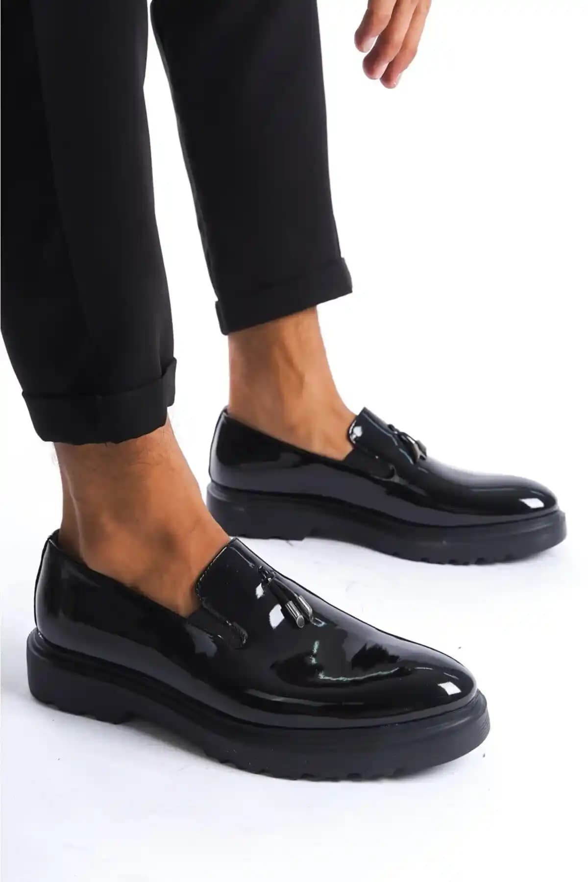 Günümüz Erkek Moda Trendlerinin Eleştirisi ve Klasik Stil Önerileri