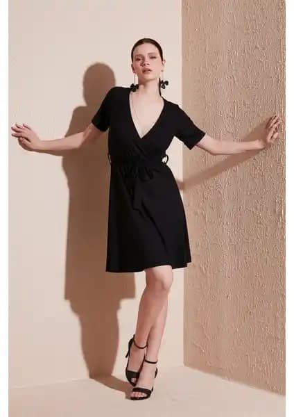 Lela Belden Bağlamalı Kruvaze Yaka Fitilli Elbise Günlük ve Şık Kullanımlar İçin Uygun