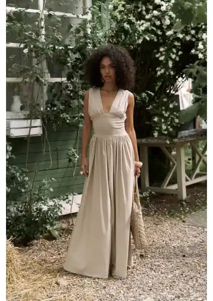 Mai Emilia Korse Detay Taş Uzun Elbise: Zarif ve Şık Kadınlar İçin Modern Tasarım