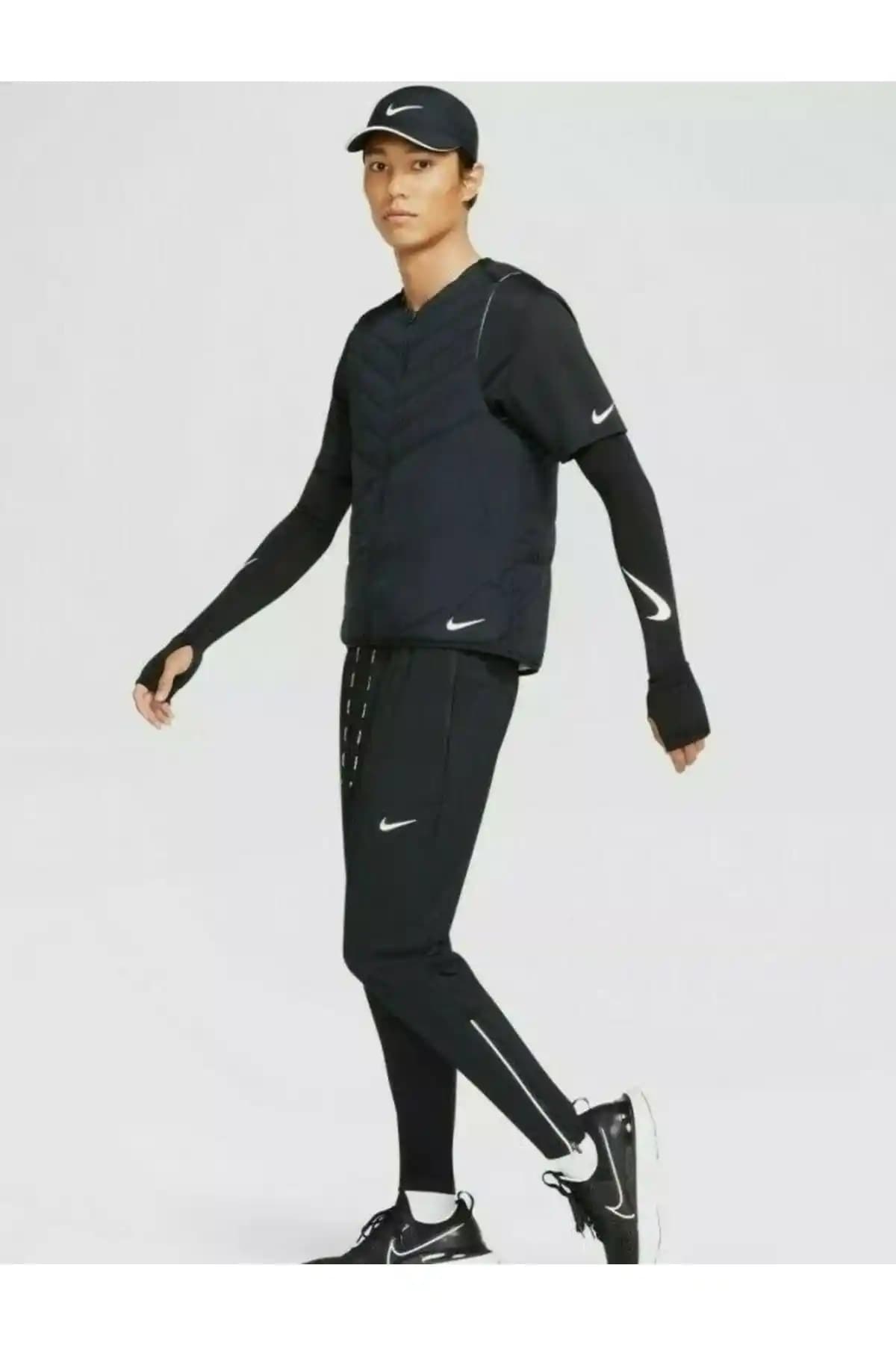 Nike Aerolayer Erkek Koşu Yeleği Soğuk Havalarda Performansı Artıran Yenilikçi Tasarım