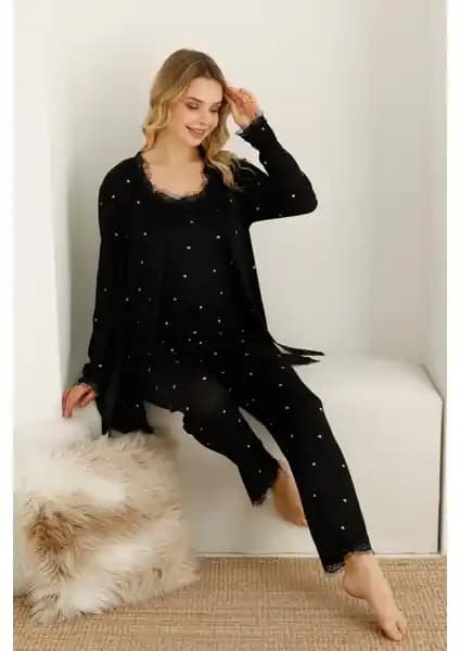 Nisanca Sabahlıklı Dantel Detaylı Pegasus Kadın Pijama Takımı Konfor ve Şıklık Sunar