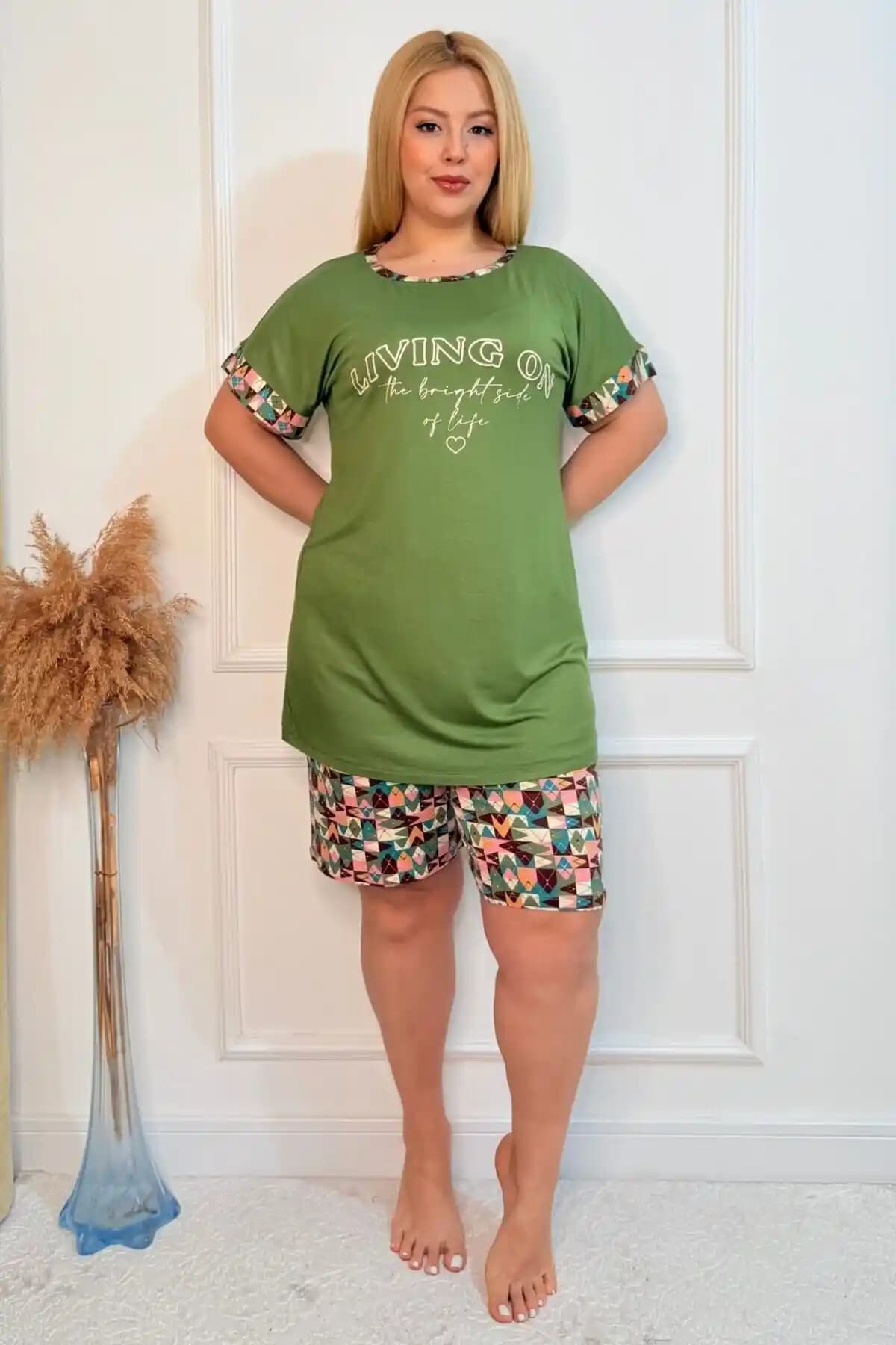 Tarzımsüper Büyük Beden Yeşil Desenli Kısa Kollu ve Paçalı Rahat Pijama Takımı