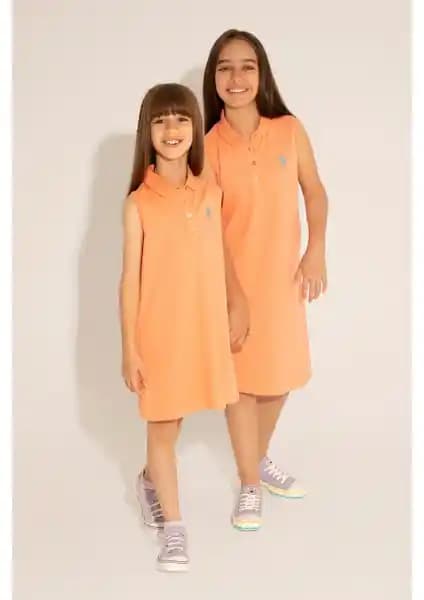 U.S. Polo Assn. Kız Çocuk Somon Renkli Örme Elbise: Şıklık ve Rahatlık Sunan Yazlık Giyim Seçeneği
