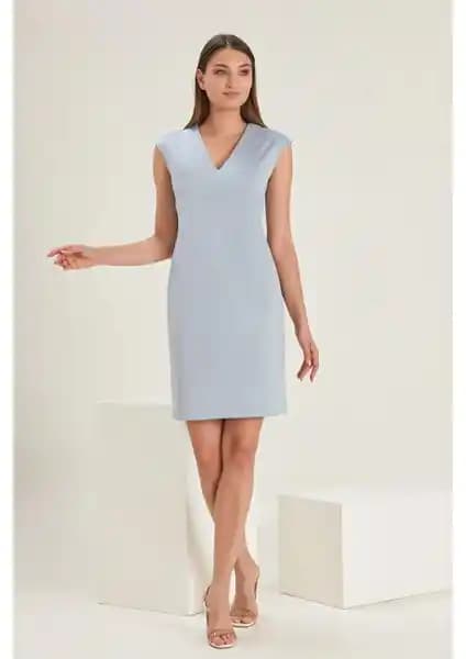 Alexander Gardi Alexandergar<dı> V Yaka Kalem Elbise: Şıklık ve Konforu Bir Arada Sunan Modern Tasarım