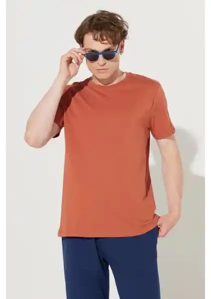 Altınyılz Classics Erkek Açık Kahverengi Slim Fit Bisiklet Yaka Tişörtü Günlük ve Şık Kombinler İçin Uygun