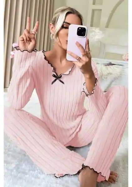 Bella Notte Pembe Pamuklu Fiyonk Detaylı Pijama Takımı: Şıklık ve Konforun Buluşması